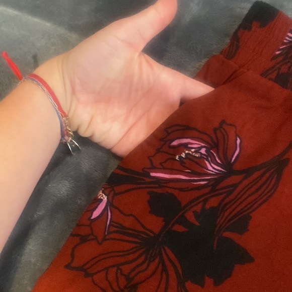 Apt. 9 Red Floral Shorts with Pockets - Picture 2 of 6